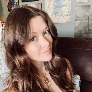 Meet your Posher, Emilee